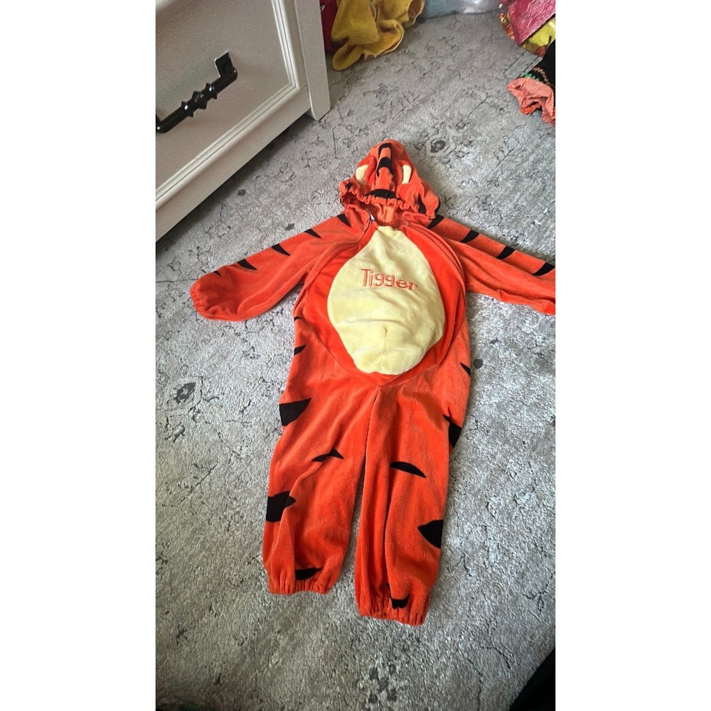 Disney store tigger costume 18-24 months